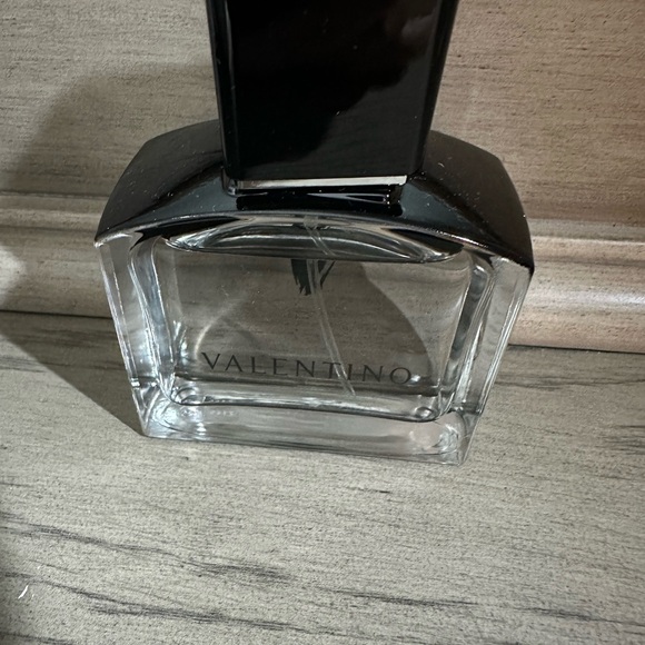 Valentino Pour Homme Black and Gold Packaging - Picture 5 of 6